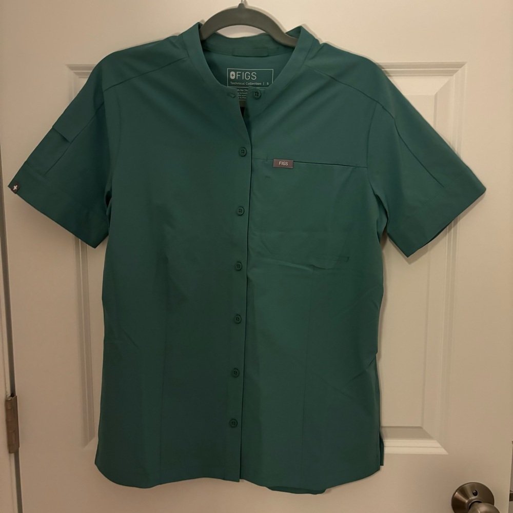 NWT FIGS MENA SCRUB TOP